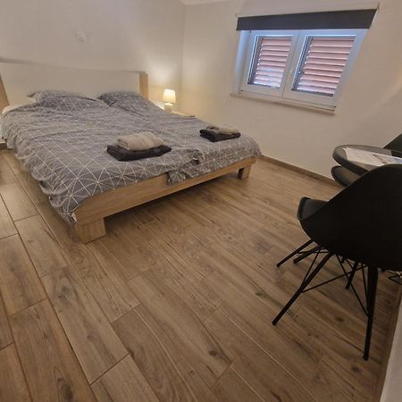 Apartmani Carla เมดูลิน ภายนอก รูปภาพ