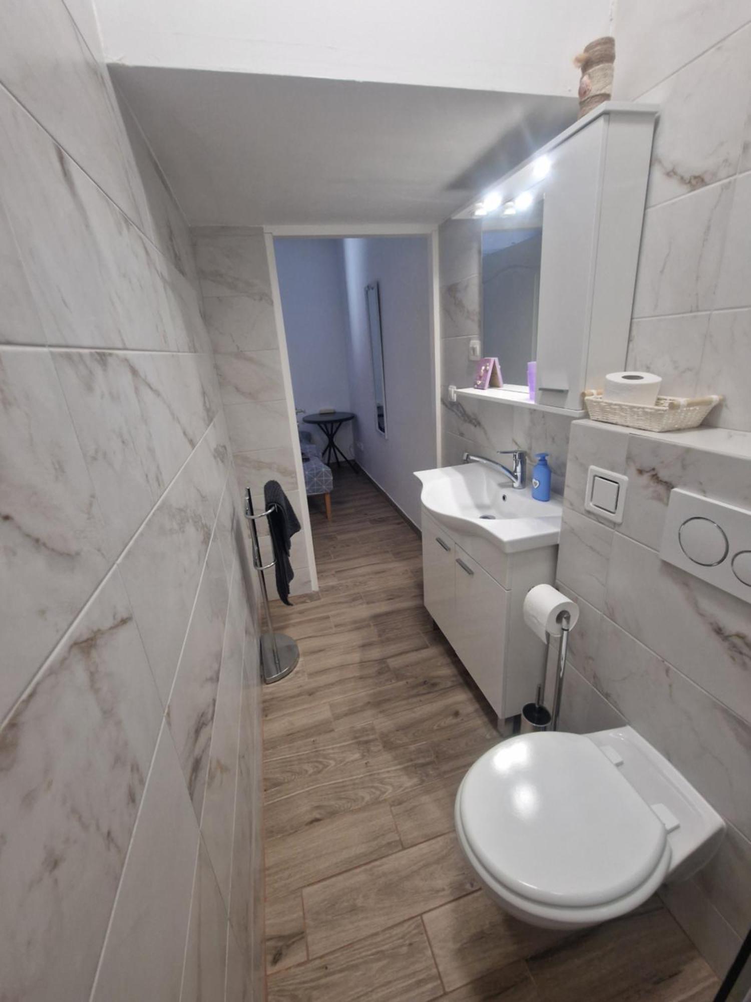 Apartmani Carla เมดูลิน ภายนอก รูปภาพ