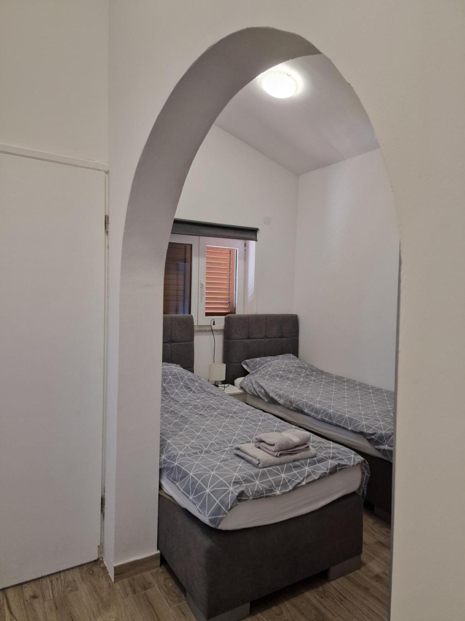 Apartmani Carla เมดูลิน ภายนอก รูปภาพ
